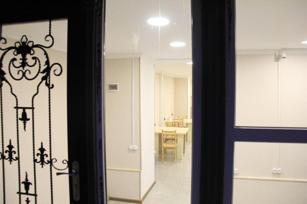 Blossom Hostel Updated ! Обновлено !!! City Center! Perfect Order!!! Snow-White Bed Linen!!! Идеальный Порядок!!! Белоснежное Постельное Белье!!! Центр Города !!! Tbilisi Ngoại thất bức ảnh