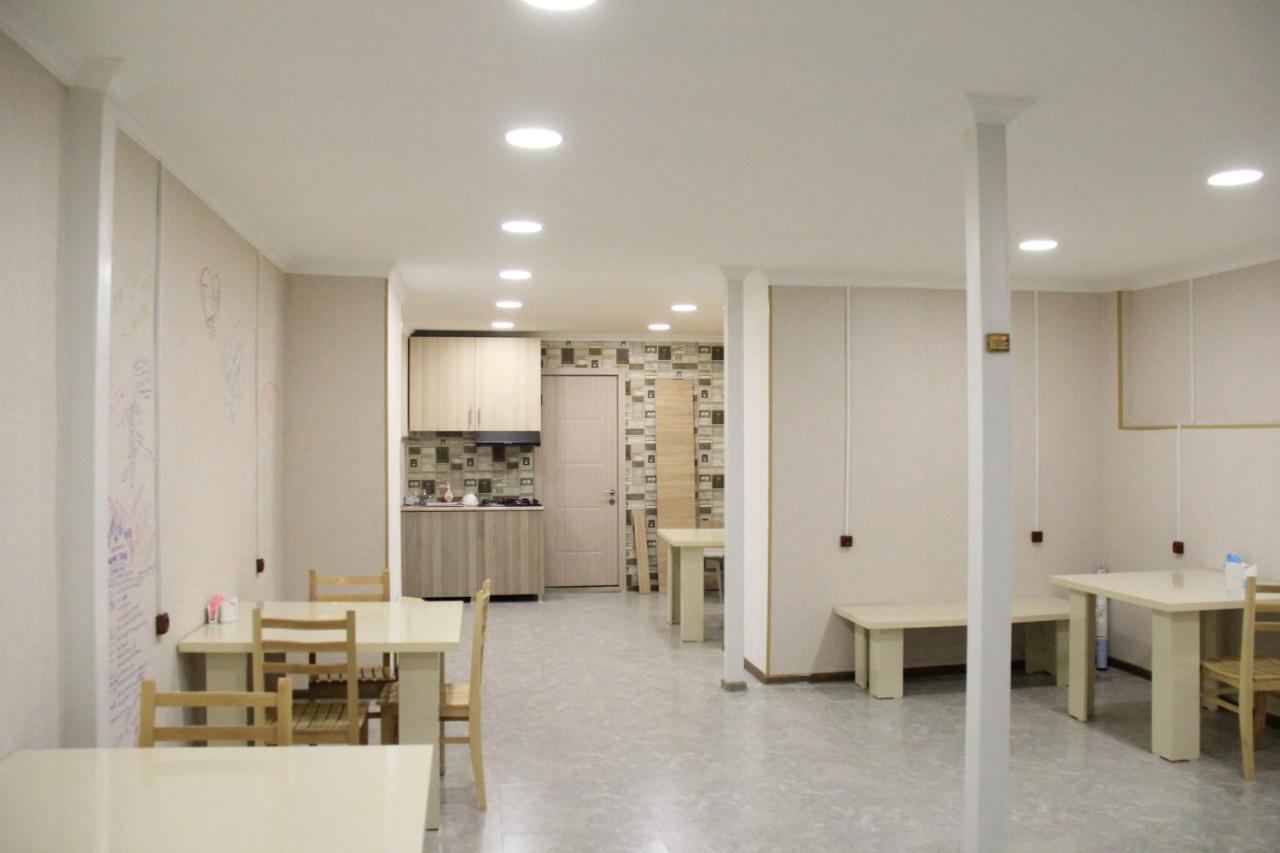 Blossom Hostel Updated ! Обновлено !!! City Center! Perfect Order!!! Snow-White Bed Linen!!! Идеальный Порядок!!! Белоснежное Постельное Белье!!! Центр Города !!! Tbilisi Ngoại thất bức ảnh