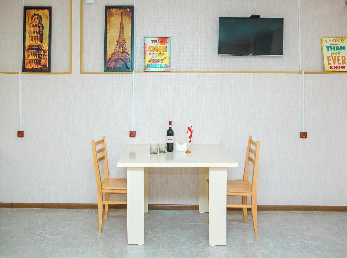 Blossom Hostel Updated ! Обновлено !!! City Center! Perfect Order!!! Snow-White Bed Linen!!! Идеальный Порядок!!! Белоснежное Постельное Белье!!! Центр Города !!! Tbilisi Ngoại thất bức ảnh