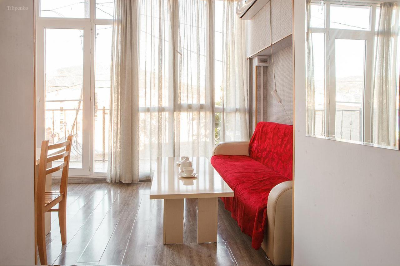 Blossom Hostel Updated ! Обновлено !!! City Center! Perfect Order!!! Snow-White Bed Linen!!! Идеальный Порядок!!! Белоснежное Постельное Белье!!! Центр Города !!! Tbilisi Ngoại thất bức ảnh